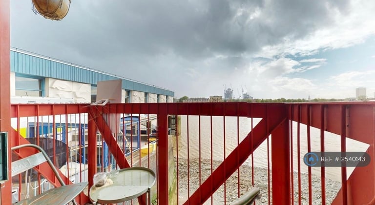 2 bedroom flat in Execution Dock House, London, E1W (2 bed) (#2540143)