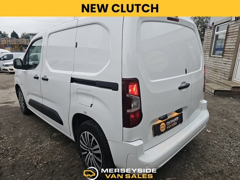 2020 Vauxhall Combo 2000 1.5 Turbo D 100ps H1 Sportive Van PANEL VAN DIESEL Manual