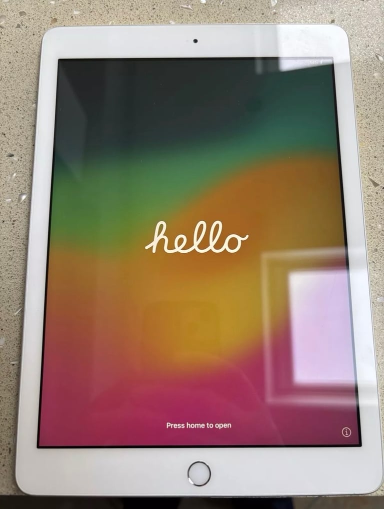 image for iPad 6th Generation 32GB Excellent condition 