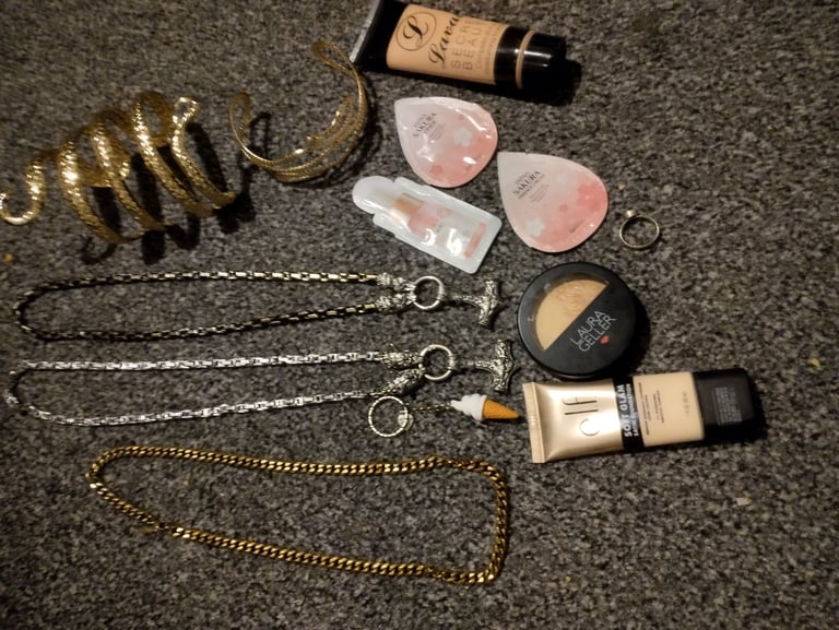 Bundle of items 