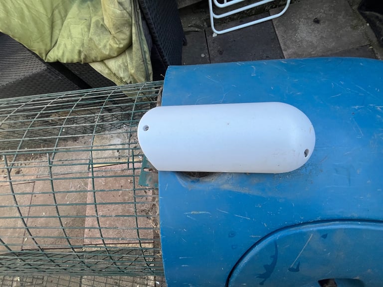 Omlet Eglu Classic, 2m run, Hentronix auto door and connector kit for a walk in run one.