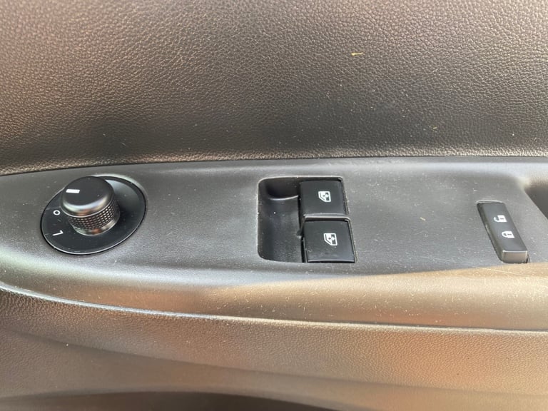 2017 Vauxhall Viva 1.0 SE 5dr HATCHBACK Petrol Manual