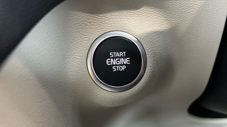 2022 Volvo XC40 2.0 B4P Plus Dark 5dr AWD Auto ESTATE PETROL Automatic