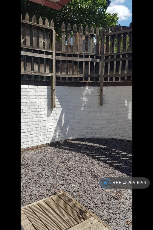 1 bedroom flat in Reginald Road, London, SE8 (1 bed) (#2659554)