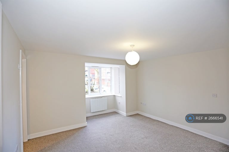 2 bedroom flat in George Street, Prestwich, Manchester, M25 (2 bed) (#2666541)