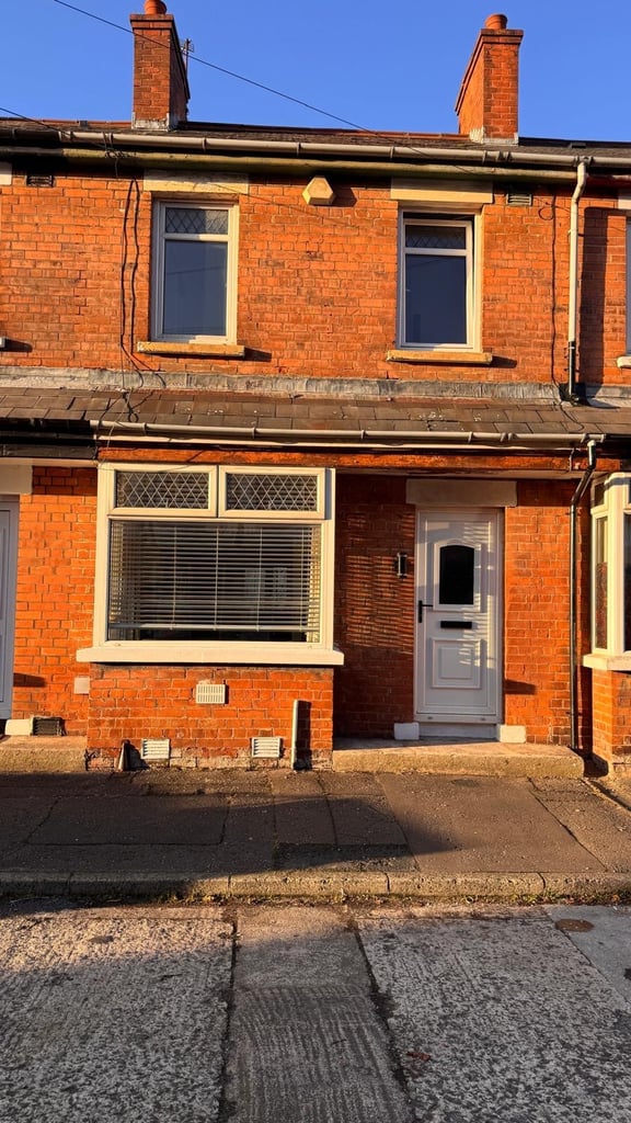 Newly renovated 2-Bedroom terraced home near City Center 