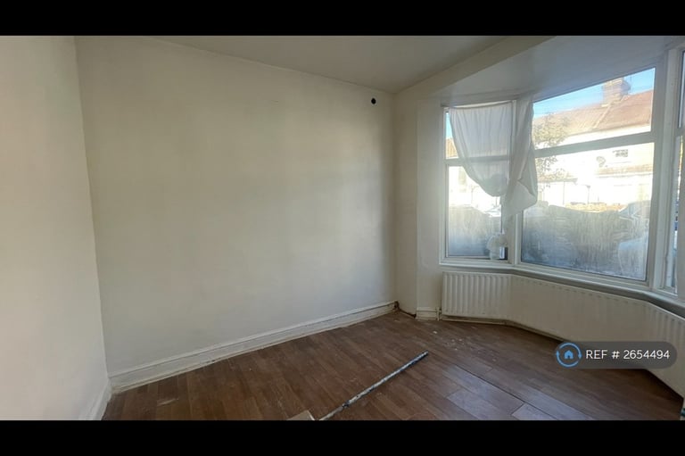 4 bedroom house in Clarence Street, Southall, UB2 (4 bed) (#2654494)