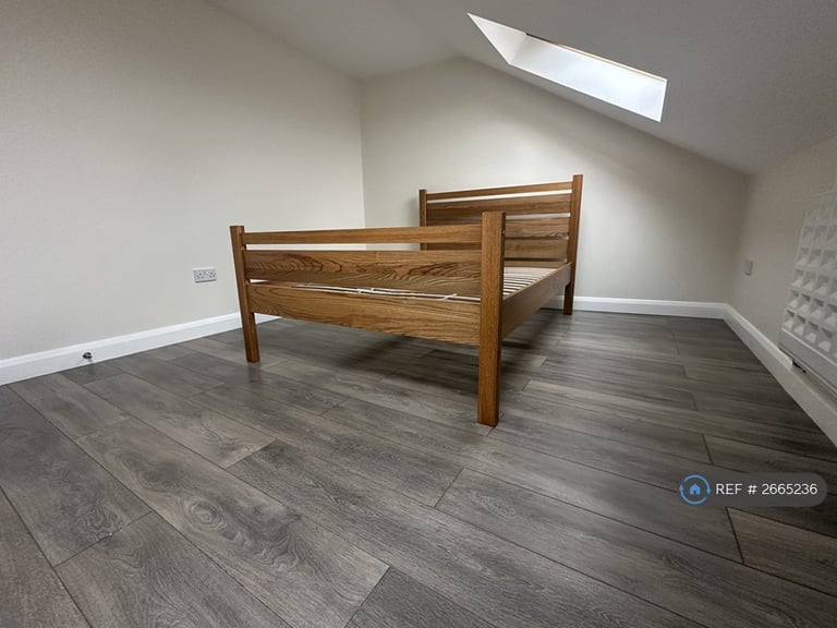 1 bedroom flat in High Street, Barnet, EN5 (1 bed) (#2665236)