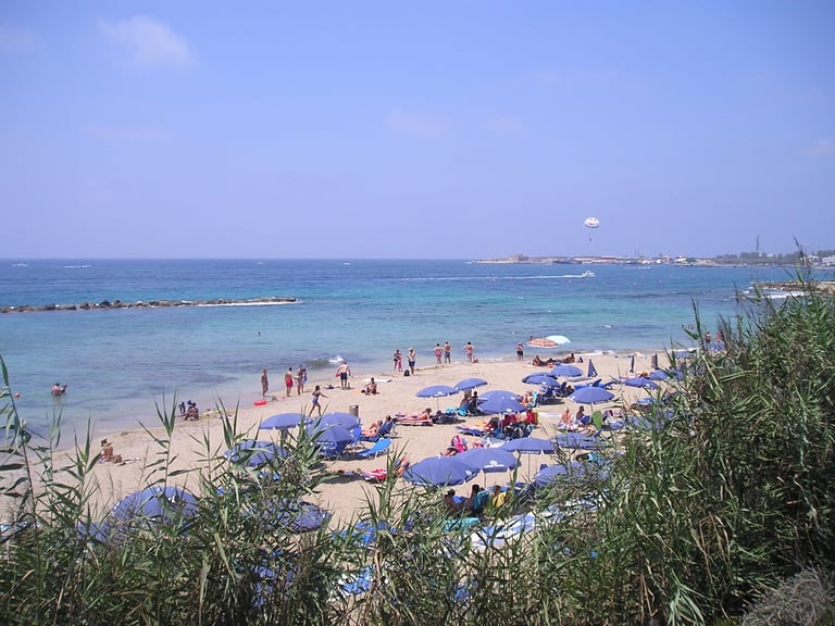 PAPHOS SELF-CATERING POOLSIDE VILLA APARTMENT TO RENT FOR HOLIDAYS IN CYPRUS LONG-TERM WINTER LETS