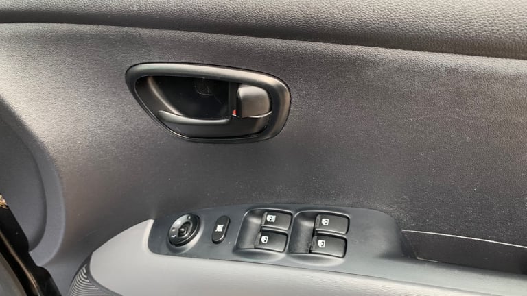 HYUNDAI i10 ACTIVE 5 DOOR HATCHBACK MANUAL ULEZ £20 ROAD TAX