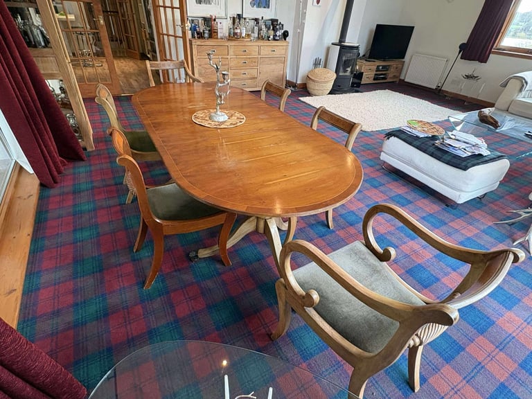 Mahogany Extendable Dining Table with 8 Chairs 