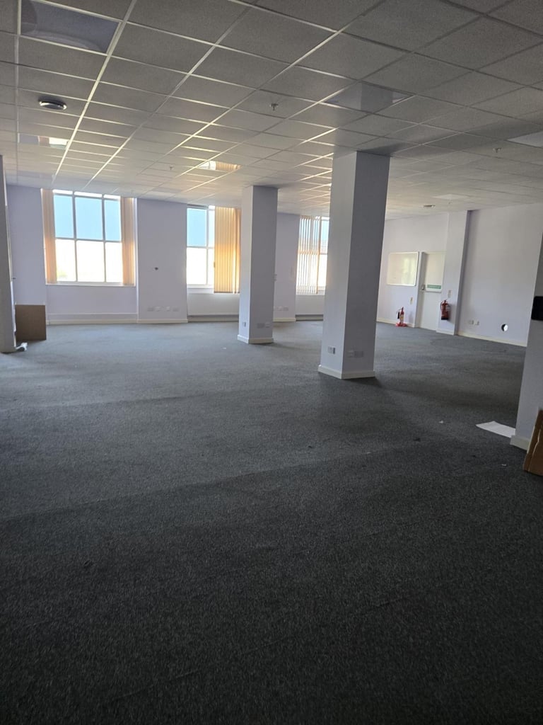 Warehouse and office space to Let