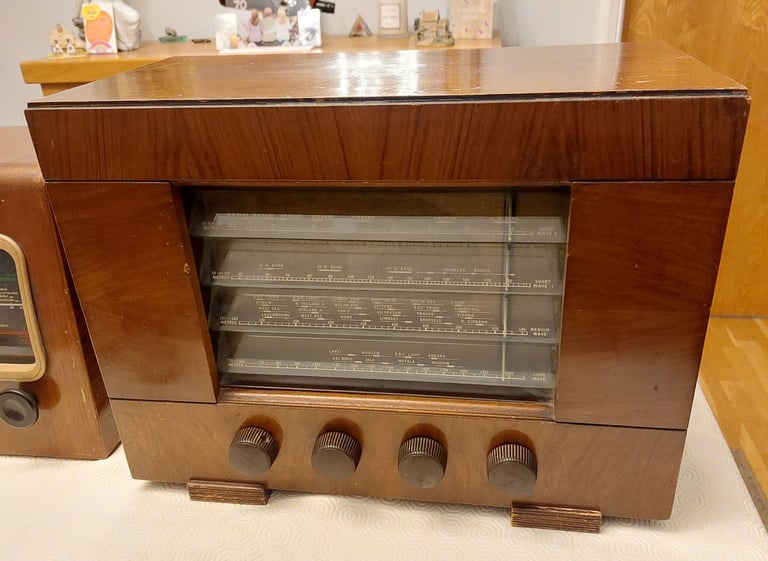 Vintage His Masters Voice HMV 1121 Radio