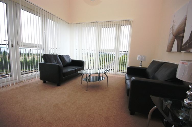 Luxurious, 3 bed (not HMO) apartment with private balcony and parking – available November