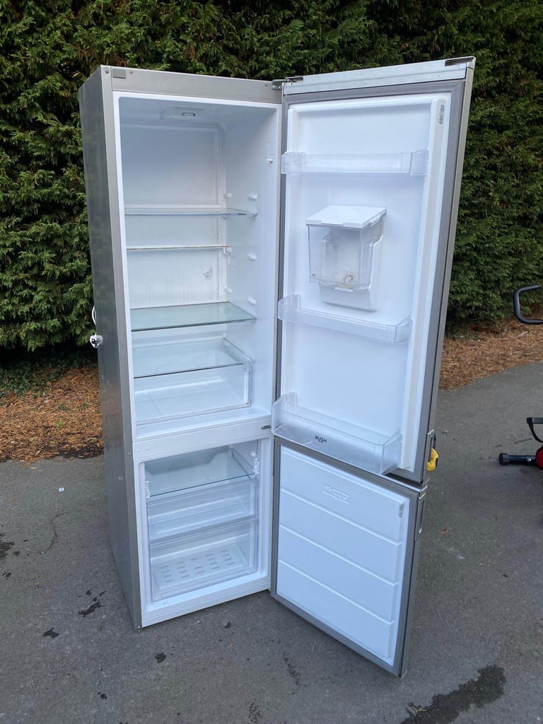 Bush fridge freezer with water dispenser.(excellent working condition)