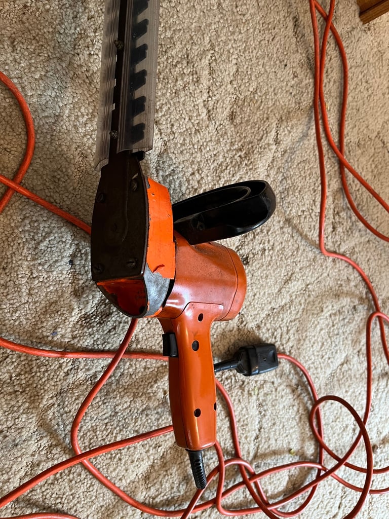 Black & Decker Hedge Trimmer