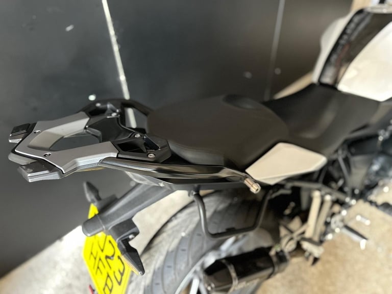 Stunning 2023/23 BMW R1250 RS SE in White with GR MOTO Exhaust and Panniers