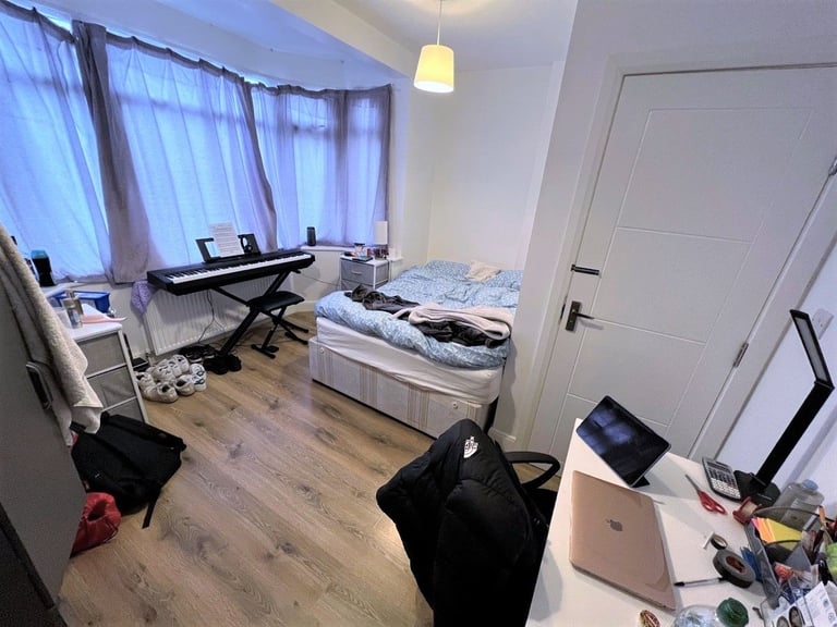 4 bedroom house in WATFORD WAY, HENDON, NW4 4XA