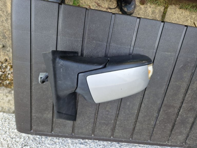 For sale ford focus st3 electric drivers side wing mirrors with indicator off 2010 ST model