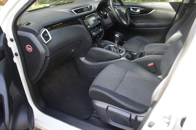 2015 Nissan Qashqai 1.6 dCi N-Tec+ 5dr HATCHBACK Diesel Manual
