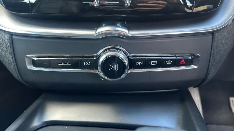 2021 Volvo XC60 2.0 B4D Momentum 5dr AWD Geartronic ESTATE DIESEL Automatic