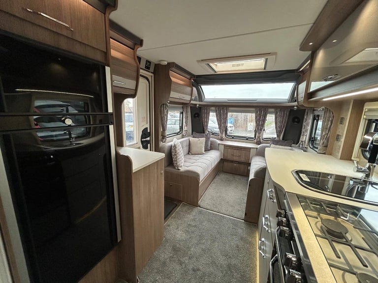 Coachman VIP 675 / 4 berth - TWIN AXLE 2023