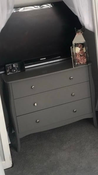 Good condition chest of drawers and bedside table 