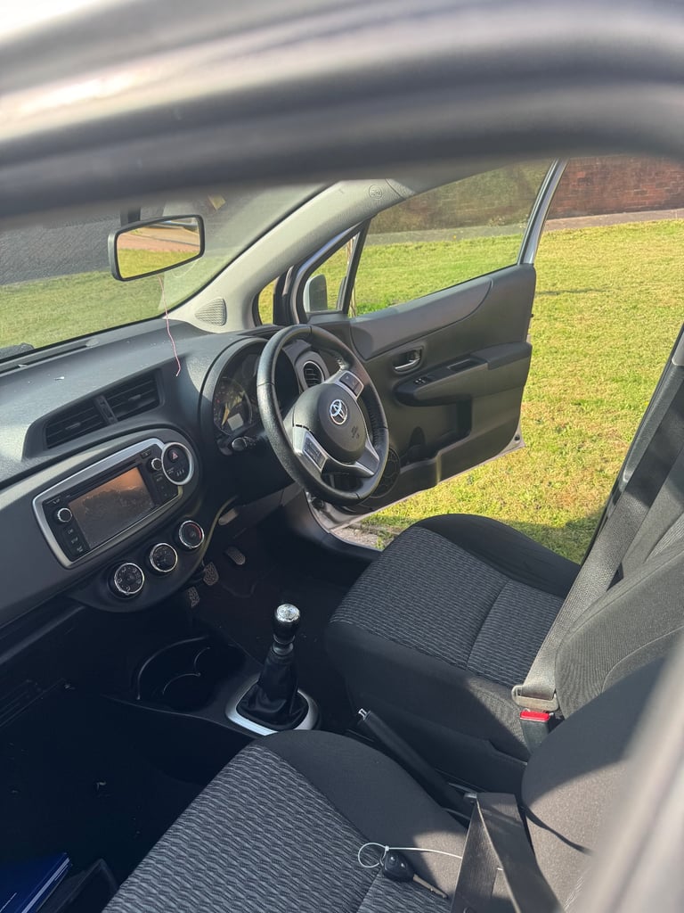 Toyota, YARIS, Hatchback, 2013, Manual, 1364 (cc), 5 doors