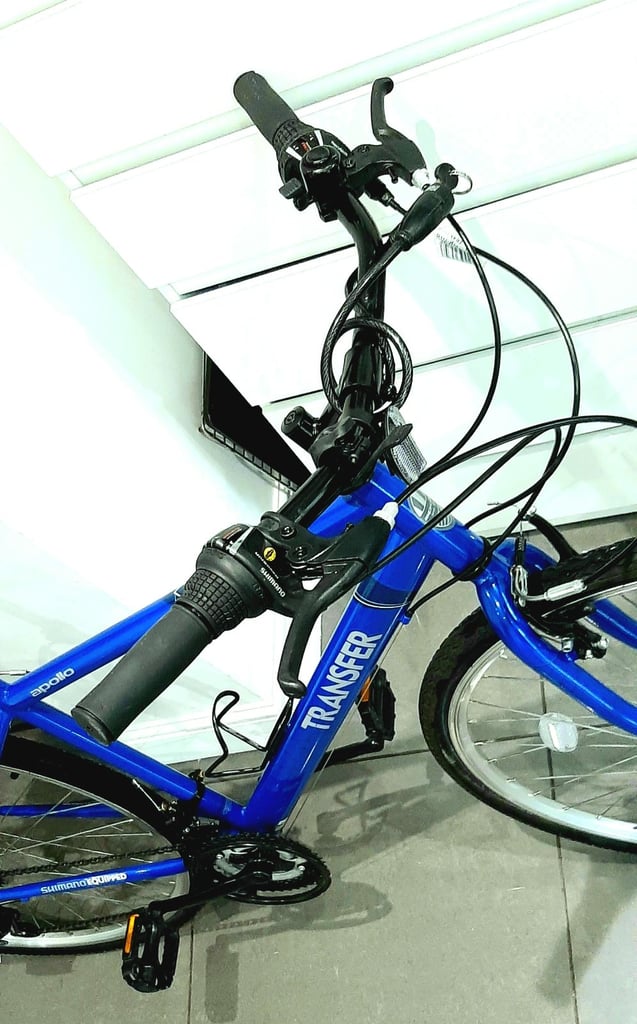 Apollo fusion road bike halfords best sale