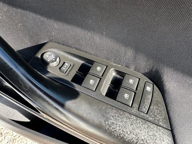 2018 Vauxhall Astra 1.0i Turbo ecoTEC SRi Hatchback 5dr Petrol Manual Euro 6 (s/s) (105 ps) Hatch...