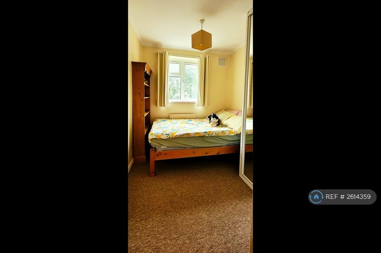 3 bedroom flat in Spencer Park, London, SW18 (3 bed) (#2614359)