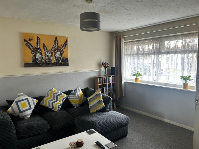 3 bed end terraced to rent with parking