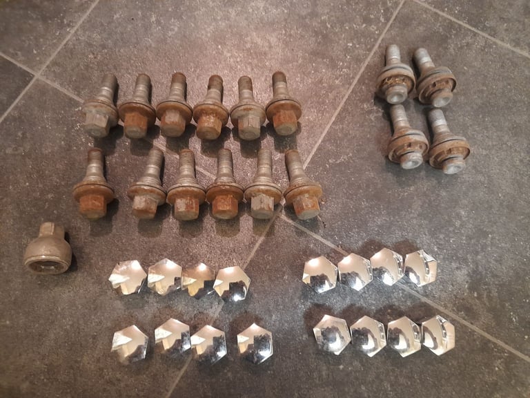 Wheel nuts for peugeot or citroen 