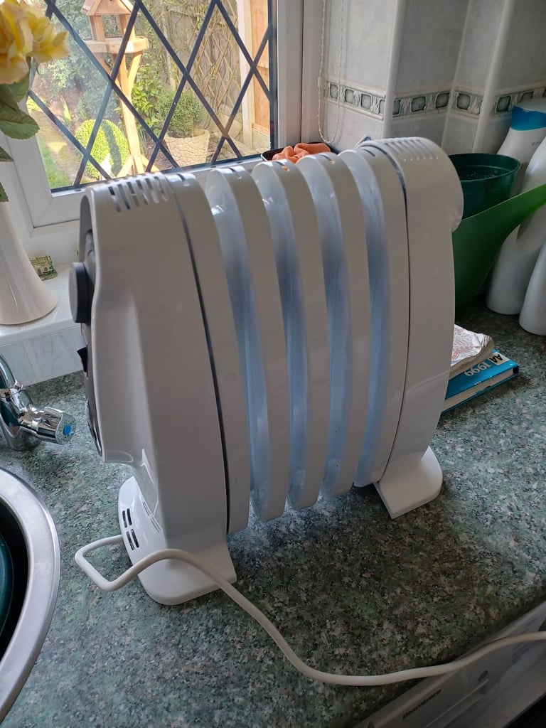 Delonghi Oil Filled 500w Portable Radiator White Model TRNS0505M RRP £63