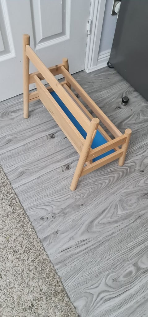 IKEA FLISAT book display