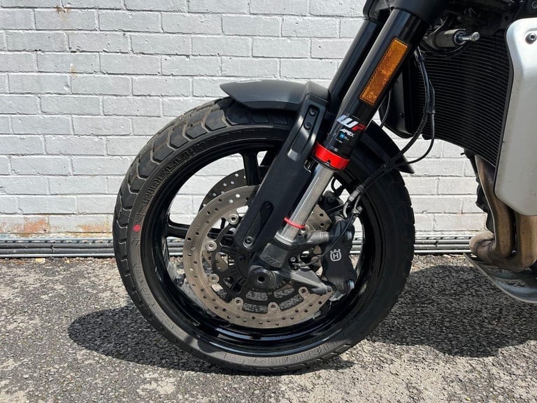 2024 Husqvarna Street SVARTPILEN 801 Petrol black 6 Speed