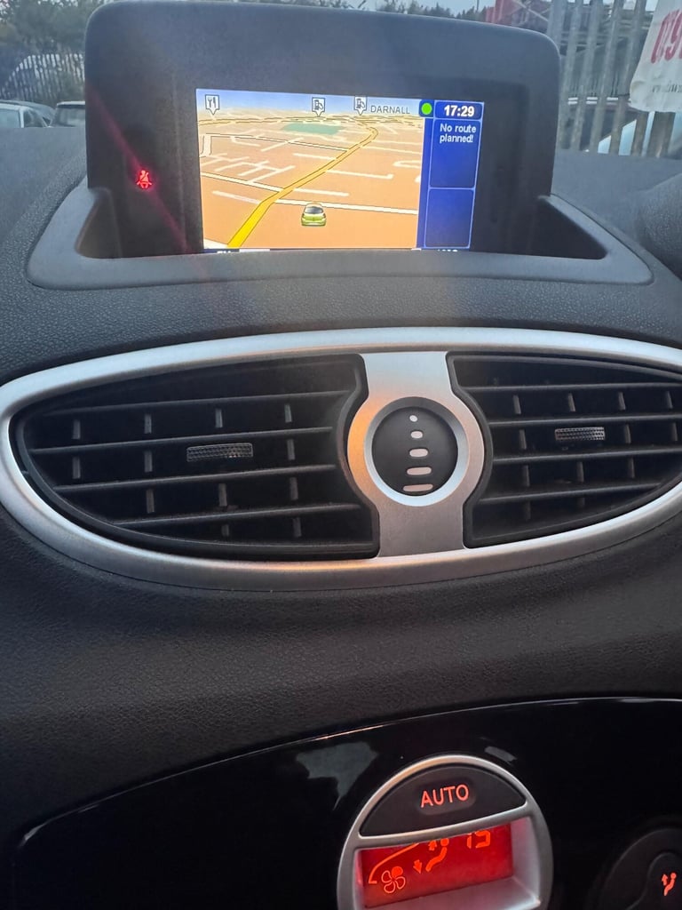2011 Renault Clio 1.6 VVT Initiale TomTom Auto Euro 5 5dr HATCHBACK Petrol Automatic