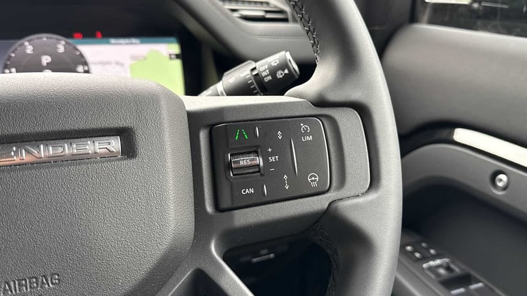 2025 Land Rover Defender 3.0 D250 X-Dynamic SE 90 3dr Auto ESTATE DIESEL Automatic