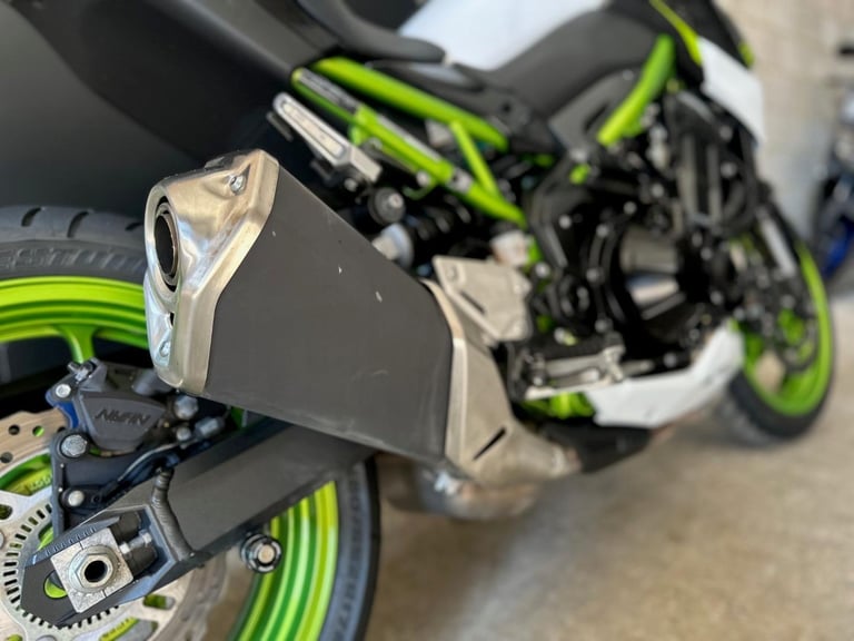 STUNNING ONE OWNER 2021/21 KAWASAKI Z900 MOTORCYCLE 