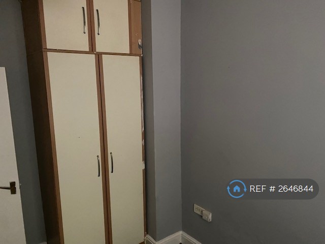 1 bedroom flat in Garth-Mor Court, Neath, SA11 (1 bed) (#2646844)