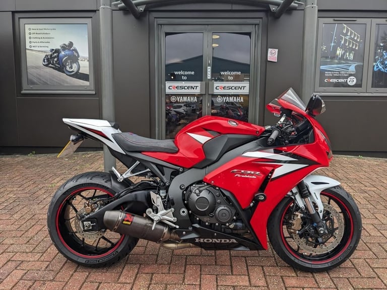 image for HONDA CBR1000RR FIREBLADE 20TH ANNIVERSARY 2013 - AKRAPOVIC EXHAUST - NEW TYRES