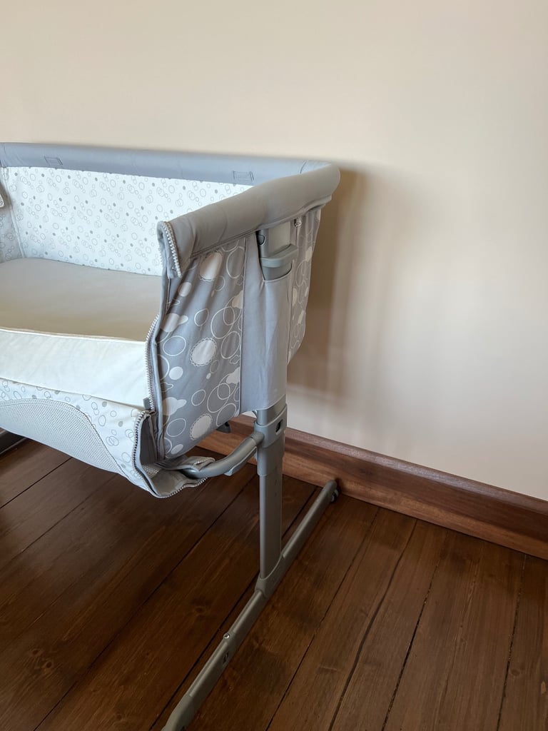 Chicco Next 2 Me Crib & Little Green Sheep Mattress