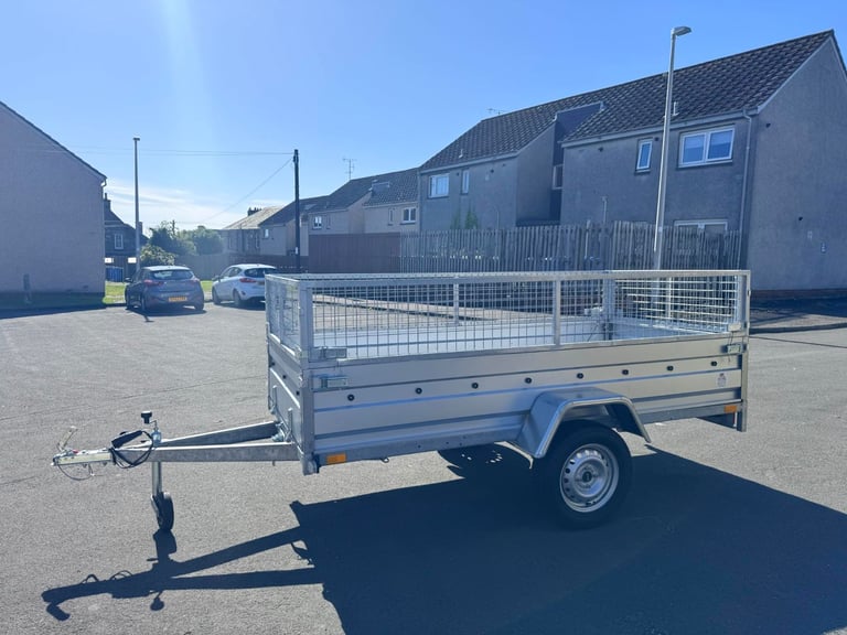 BRAND NEW 7,7ft x 4,2ft SINGLE AXLE TIPPING TRAILER WITH 40CM MESH 750KG