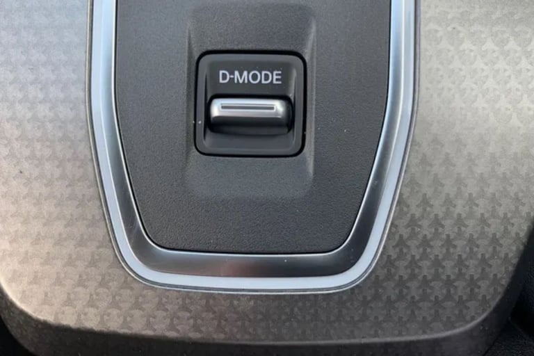 2025 Nissan Qashqai 1.3 DiG-T MH 158 N-Connecta [Glass Rf] 5dr Xtronic Hatchback Petrol Automatic