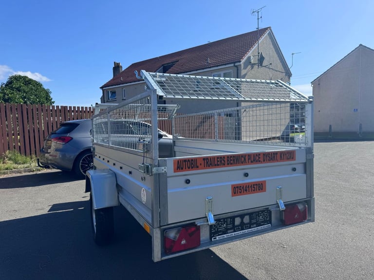 BRAND NEW 7,7ft x 4,2ft SINGLE AXLE TIPPING TRAILER WITH 40CM MESH 750KG