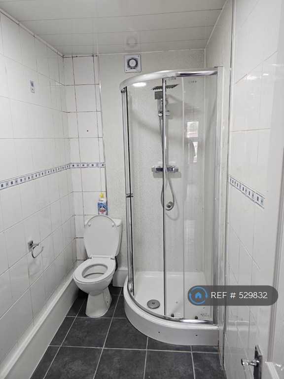 Studio flat in Lee High Road, London, SE13 (#529832)