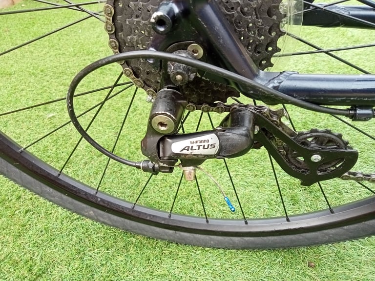 Trek Dual Sport Hybrid Mountain Bike.