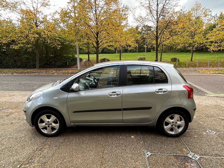 Toyota YARIS 1.3 automatic,low miles 50k,drives superb,excellent condition,service history,2 keys 