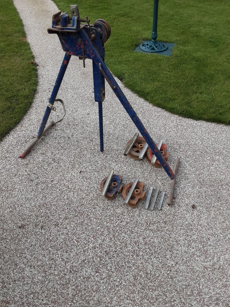 Plumbers pipe bending machine