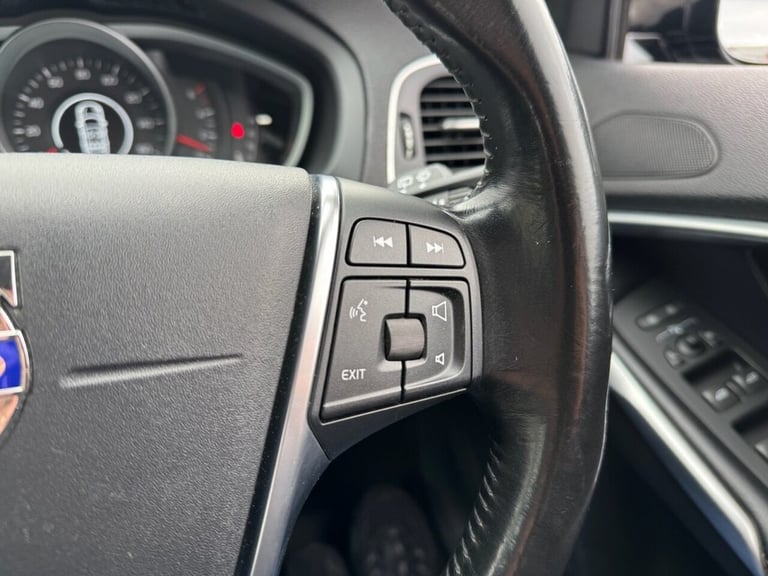 2014 Volvo V40 Cross Country 2.0 D3 Lux Nav Hatchback 5dr Diesel Geartronic Euro 5 (s/s) (150 ps)...